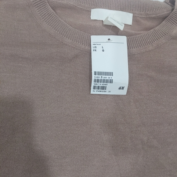 Soft knit Sweater size L runs big - Picture 2 of 3